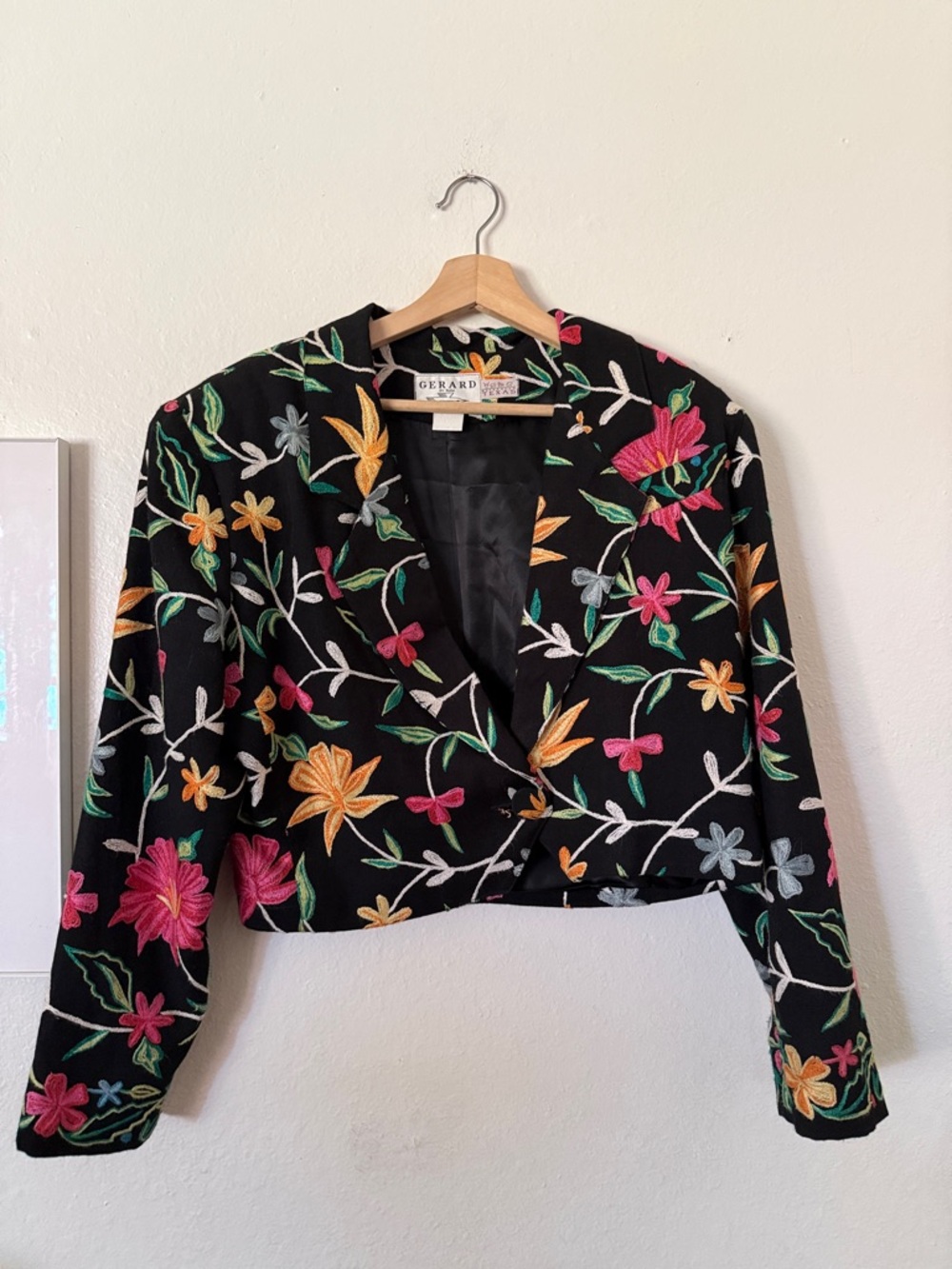 Vintage Gerard by PeGe Black Cropped Jacket with Colorful Floral Embroidery Sz M